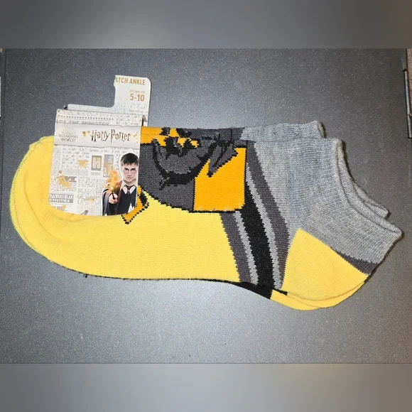 Wizarding World Harry Potter Hufflepuff 3 Pack Ankle Socks Womens Size 5-10 NWT - Picture 1 of 5